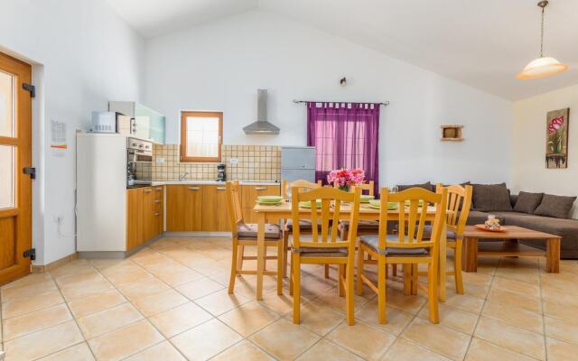 Awesome Home in Liznjan With Wifi and 2 Bedrooms