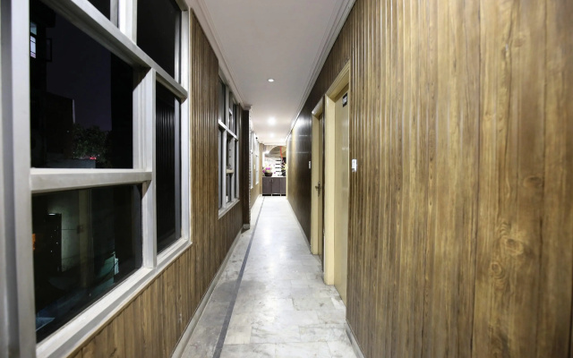 Hotel Sallow International