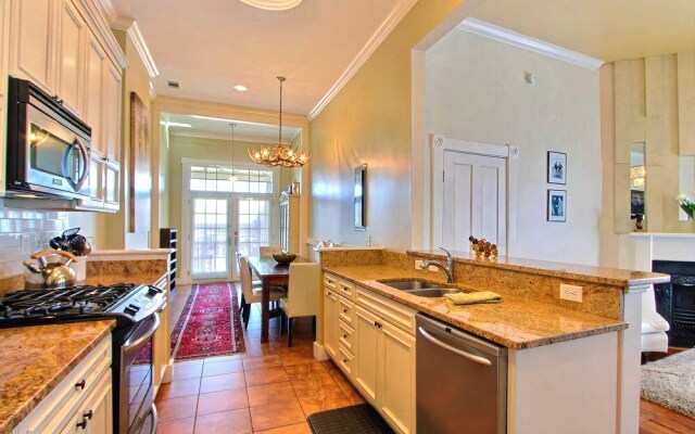 Champagne Suite