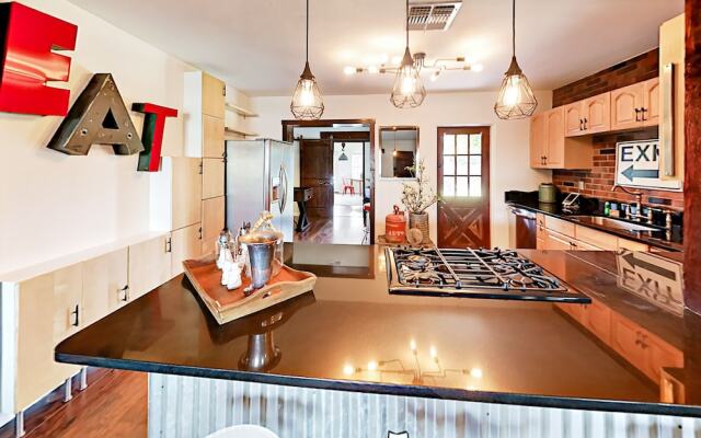 E Indianola - 4 Br Home