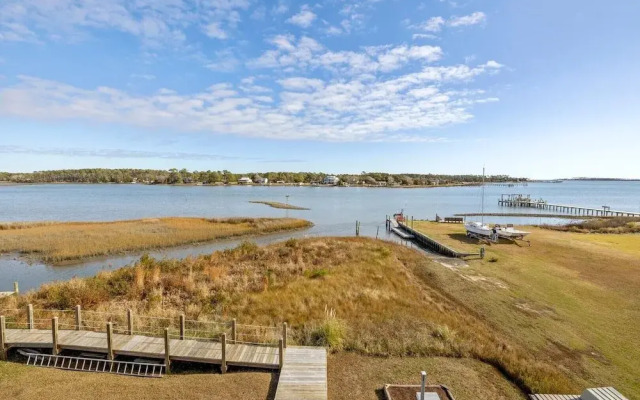 Downeast Retreat 4 Bedroom Home by RedAwning