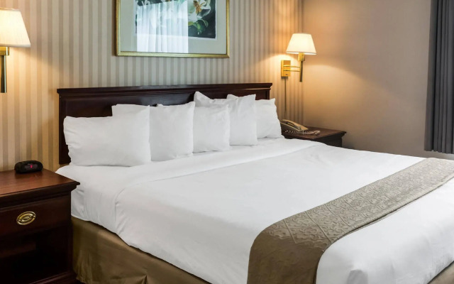 Quality Suites Lake Wright - Norfolk Airport