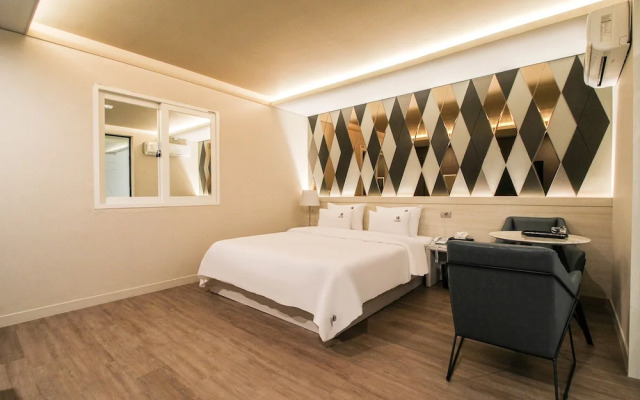 2Night Hotel