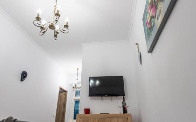 Gong Apartments