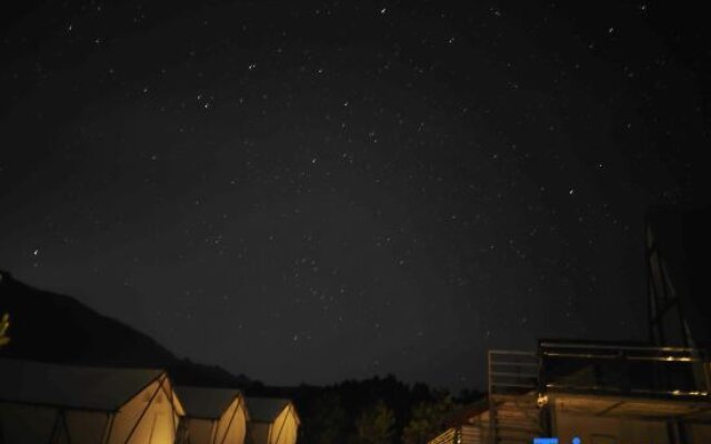Lijiang Yulong Snow Mountain Maoci Starry Sky Tent Homestay