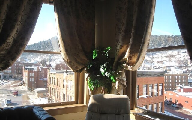 Deadwood Dicks Suites