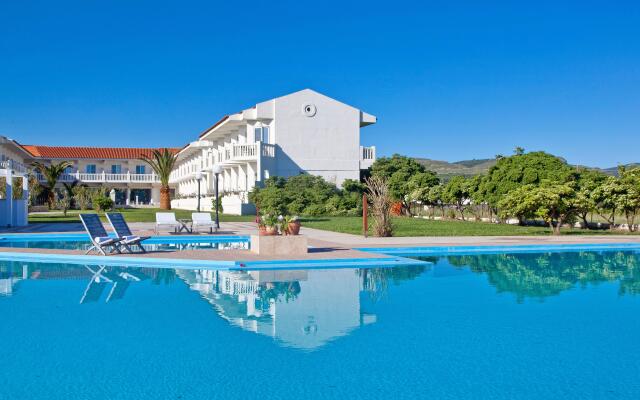 Mrs Chryssana Beach Hotel