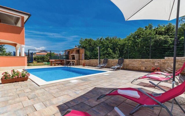 Amazing Home in Liznjan With Wifi and 3 Bedrooms