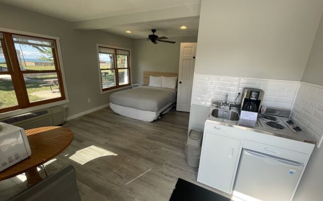 Lake Bluff Inn and Suites