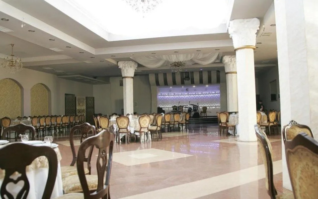 Hotel Eleon