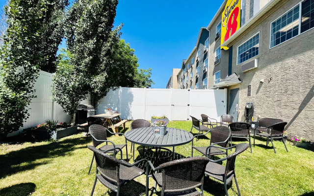 Super 8 by Wyndham Grande Prairie