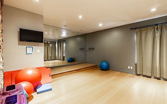 Sunscape Getaway 1BR by Casago