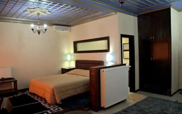Taxiarches Hotel