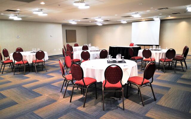 Holiday Inn Express & Suites Surrey by IHG