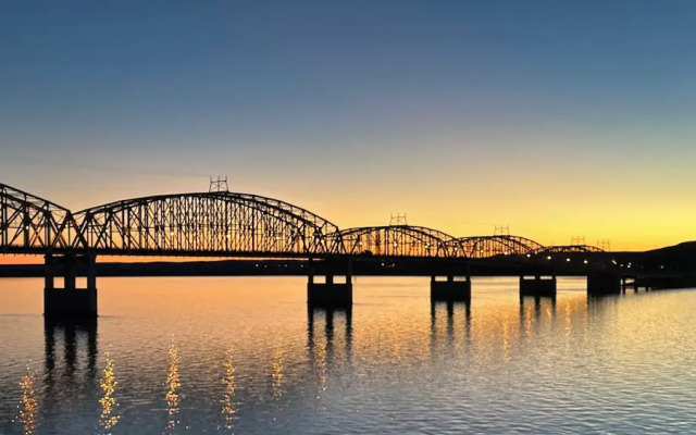 A Bridge View Inn