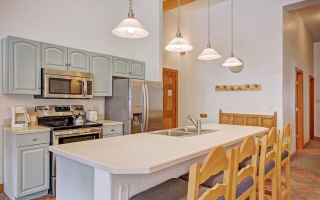 5983 Hidden River Lodge 3 Bedroom Condo by RedAwning