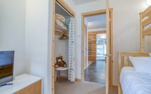 Modern Manzanita Retreat