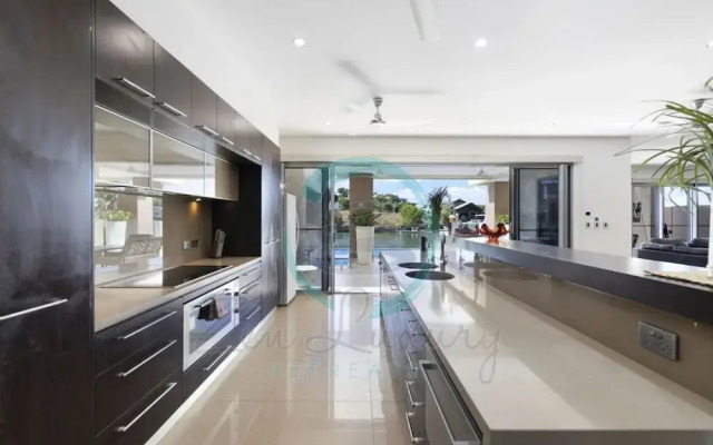 Luxury Marina Mansion Pool Gym BBQ Office
