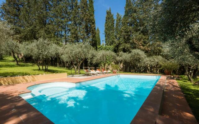 Villa in Private Estate,shared Pool,parking,3km to Ponte Vecchio