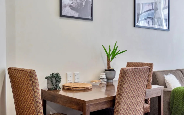 Central Queen St Apartment | Aircon & WiFi – Restaurant – Auckland