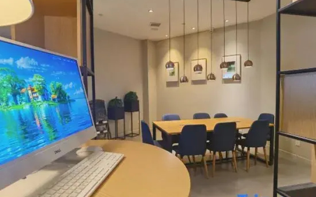 Home Inn Business Hotel (Xuzhou Pei County Investment International Branch)