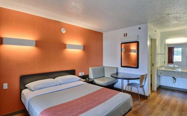 Motel 6 Tewksbury, MA - Boston