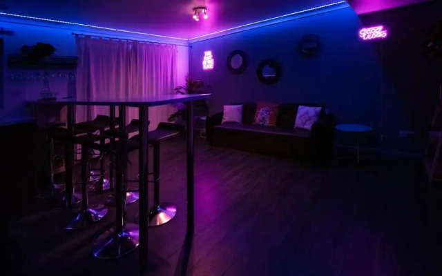 Family Holiday Home With Hot Tub Sleeps 8