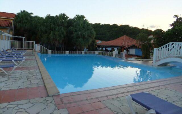 Apartment With one Bedroom in Sainte-anne, With Shared Pool, Enclosed Garden and Wifi