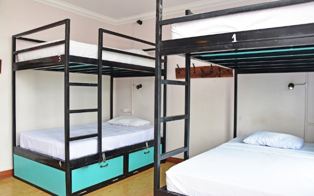 Mad Monkey Hostel Kampot