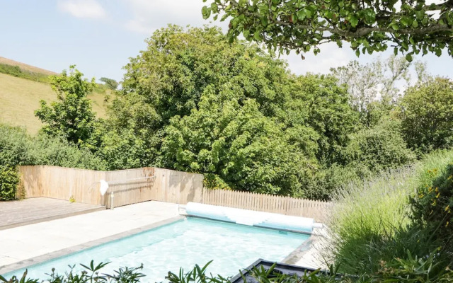 2 Garden Apartment