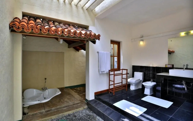 Hibiscus Beach Hotel And Villas