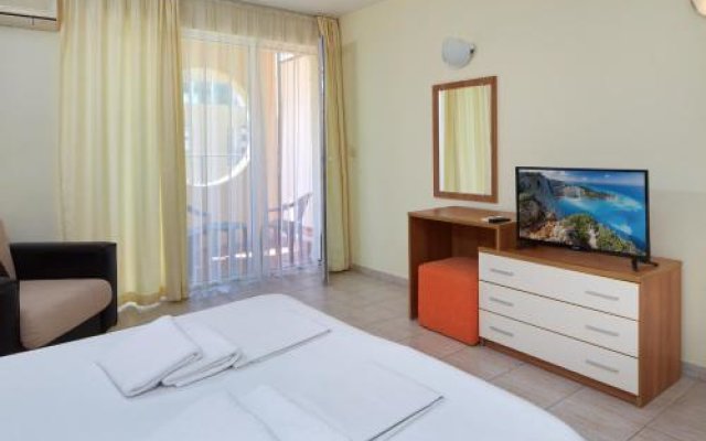 Pollo Resort Mikosta Apartments