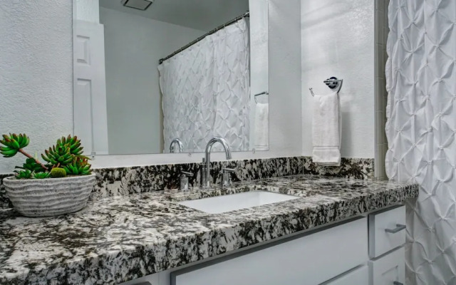 Amazing Deals! Best Part of Scottsdale!