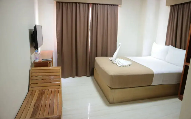 Candice Lucy Hotel Caticlan