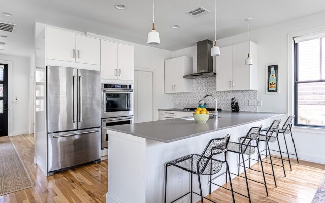 Rooftop Deck 5 Mins to Downtown