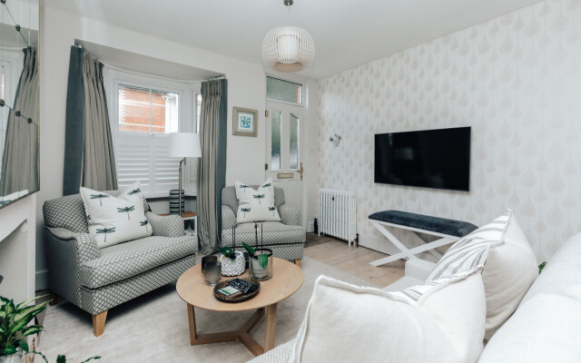 The Dragonfly - Central 2 bedroom house