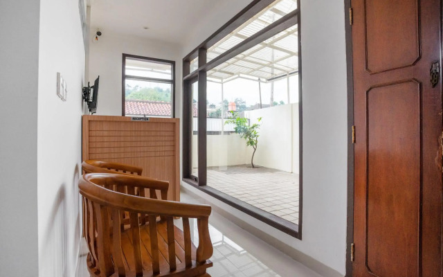 Super OYO 3209 Hegarbudhi Residence