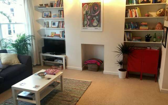 Modern 2 Double Bedroom Flat Near Gloucester Road