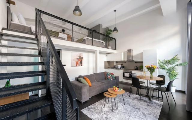 Modern Loft with Balcony Close to Center