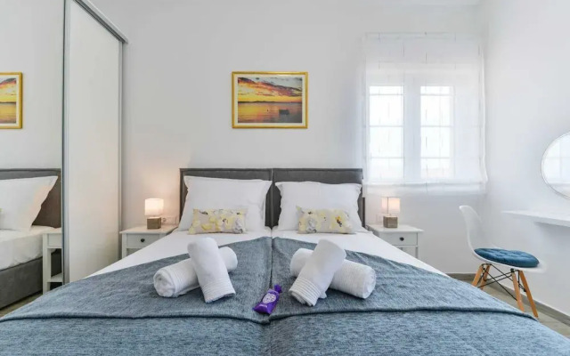 Vila Regina with pool