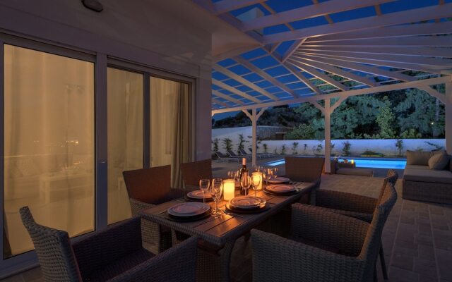 Casa Bianca Villa With Private Pool