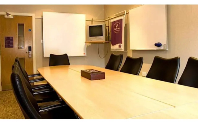 Premier Inn Castleford (Xscape, M62, Jct 32)