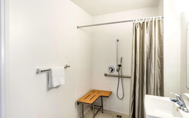 Motel 6 Redding, CA - Central