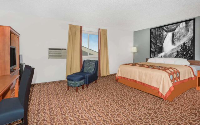 Super 8 by Wyndham Gillette