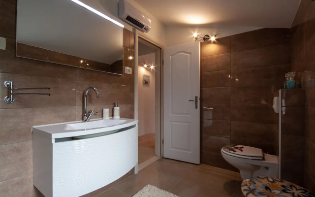 Five bedroom villa Emily with pool
