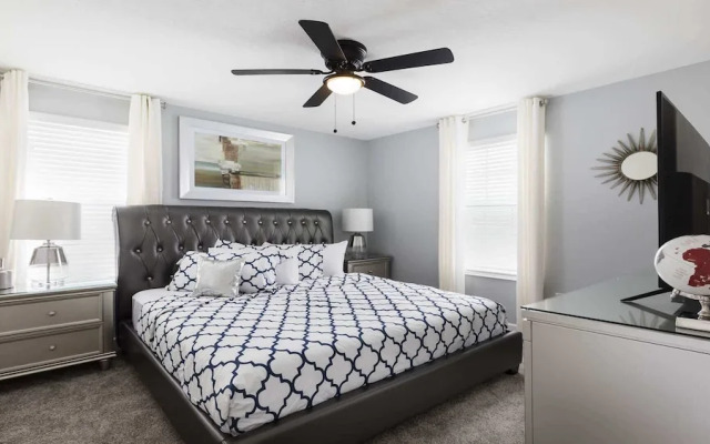 Greenview 8BR Home Private Theater Pool/spa/games