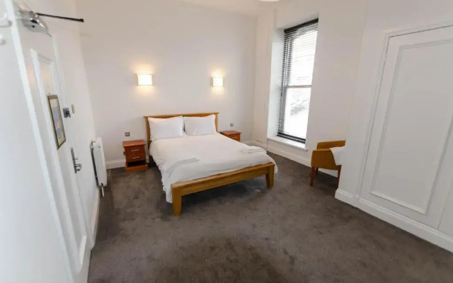Admiral House Hotel