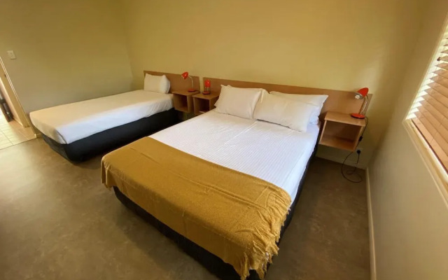 Country Roads Motor Inn Gayndah Qld