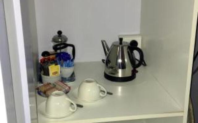 The Chalet Guesthouse And Studio