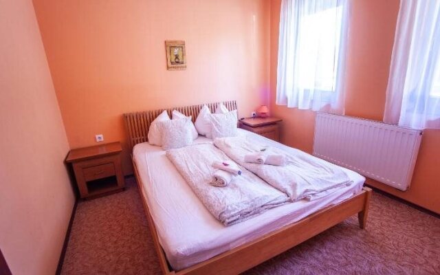 Cherry Apartmanház